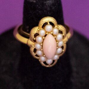 Size 6, Vintage Faux Pearls Pink Oval Center Gold Tone Floral Ring by Avon - Q42